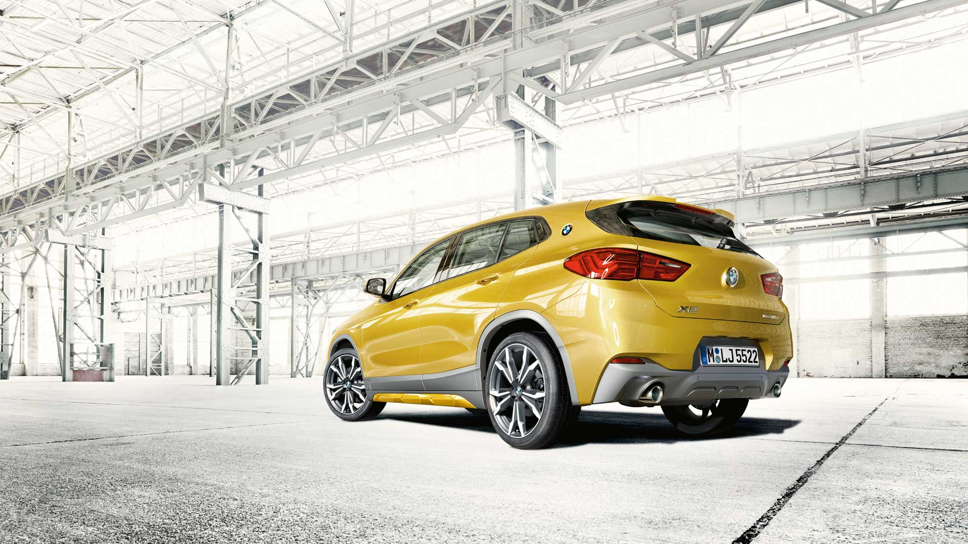 מבט אחורי BMW X2 F39 BMW X2 2018 F39 זהב מטאלי, מבט אחורי